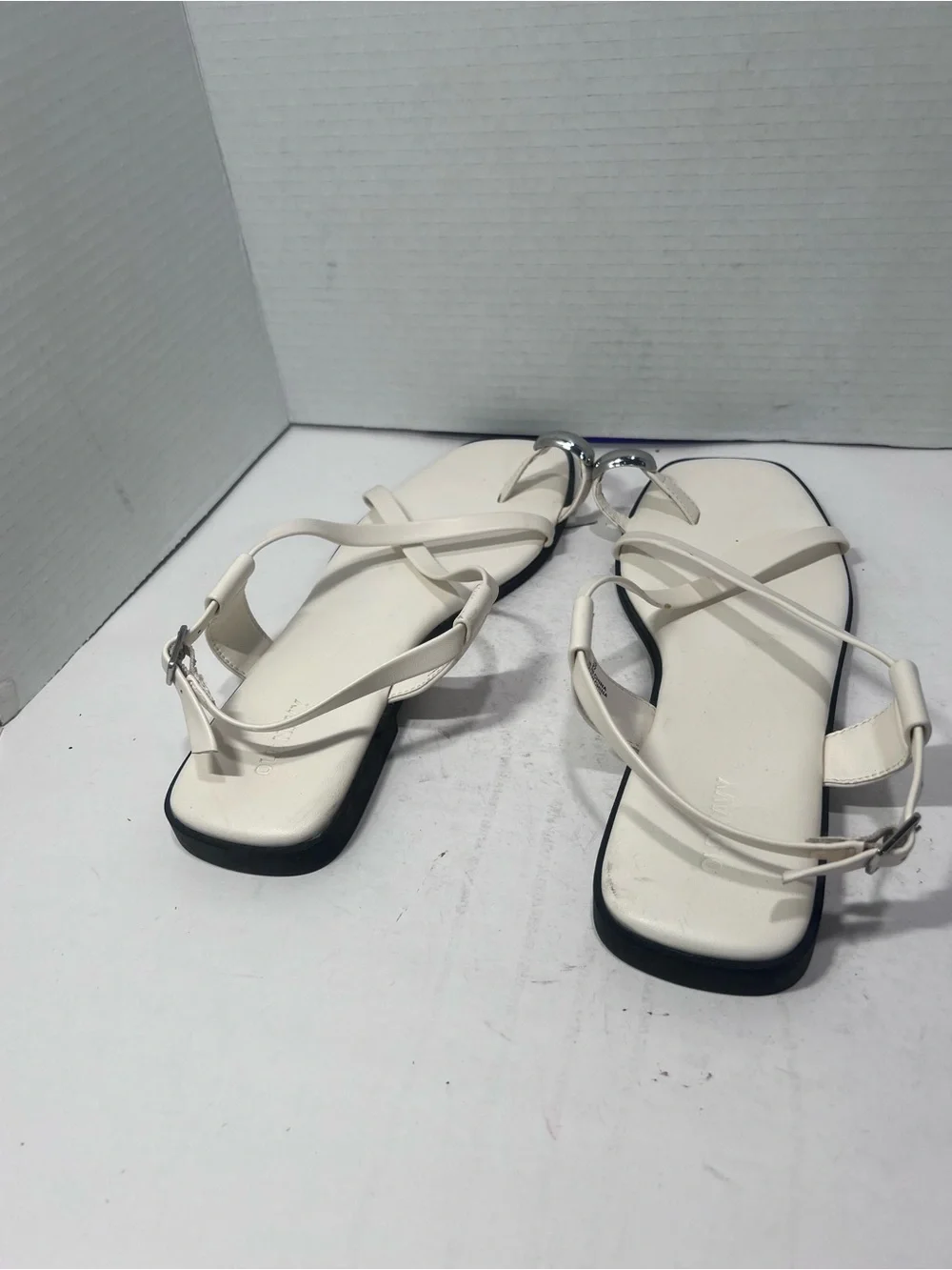 Old Navy White Strappy Toe-Ring Flat Sandals